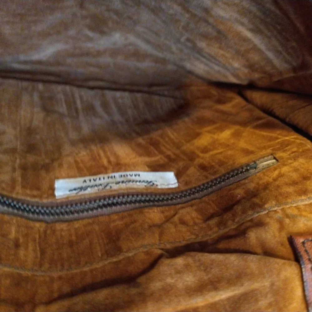 GENUINE LEATHER BROWN PURSE - CLIP CLOSURE ON THE BACK - Picture 4 of 6